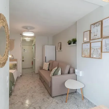 Estudio Reformado Con Vistas Al Mar Y Piscina, Ideal Parejas En 베날마데나코스타
